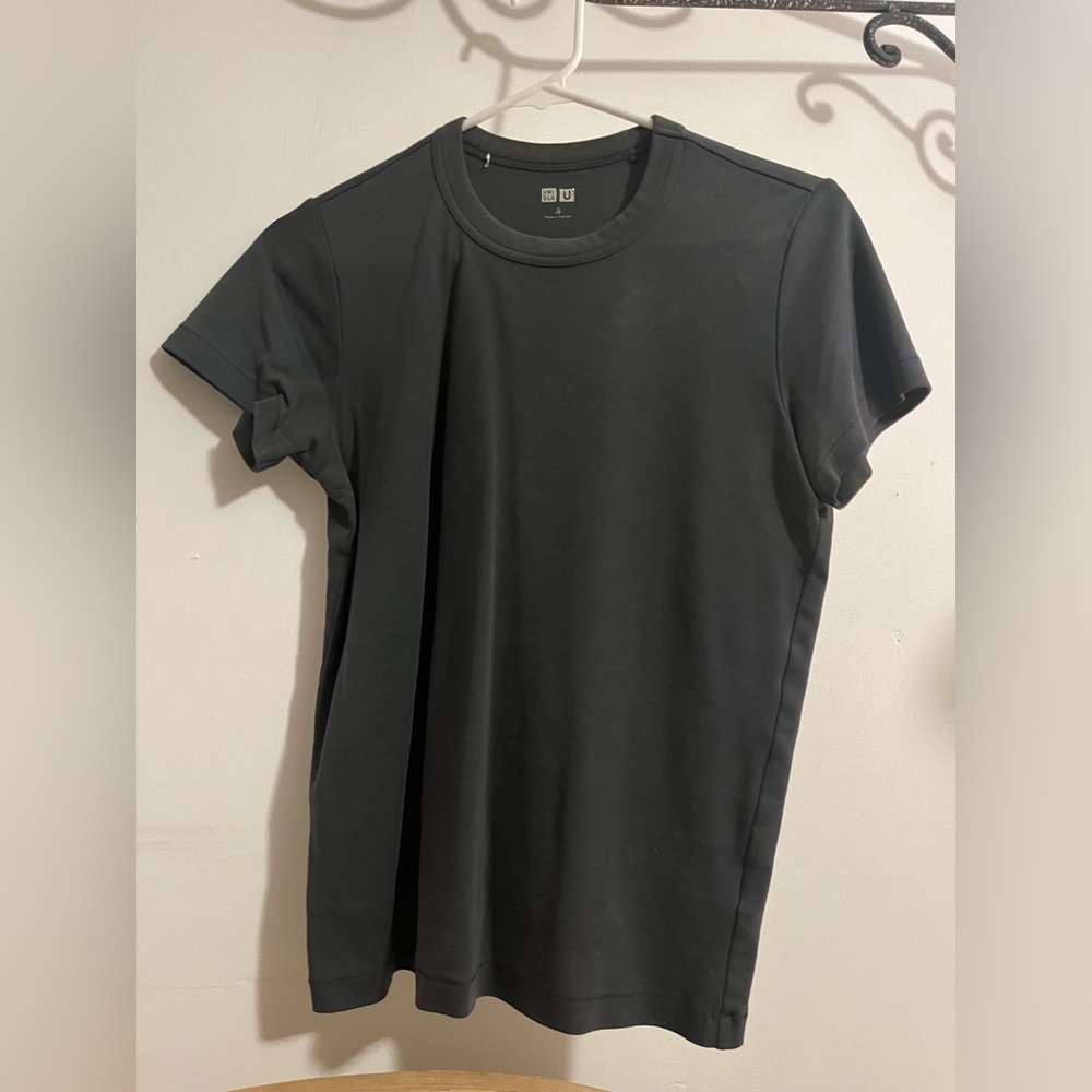 Gray shirt sleeve tshirt Uniqlo